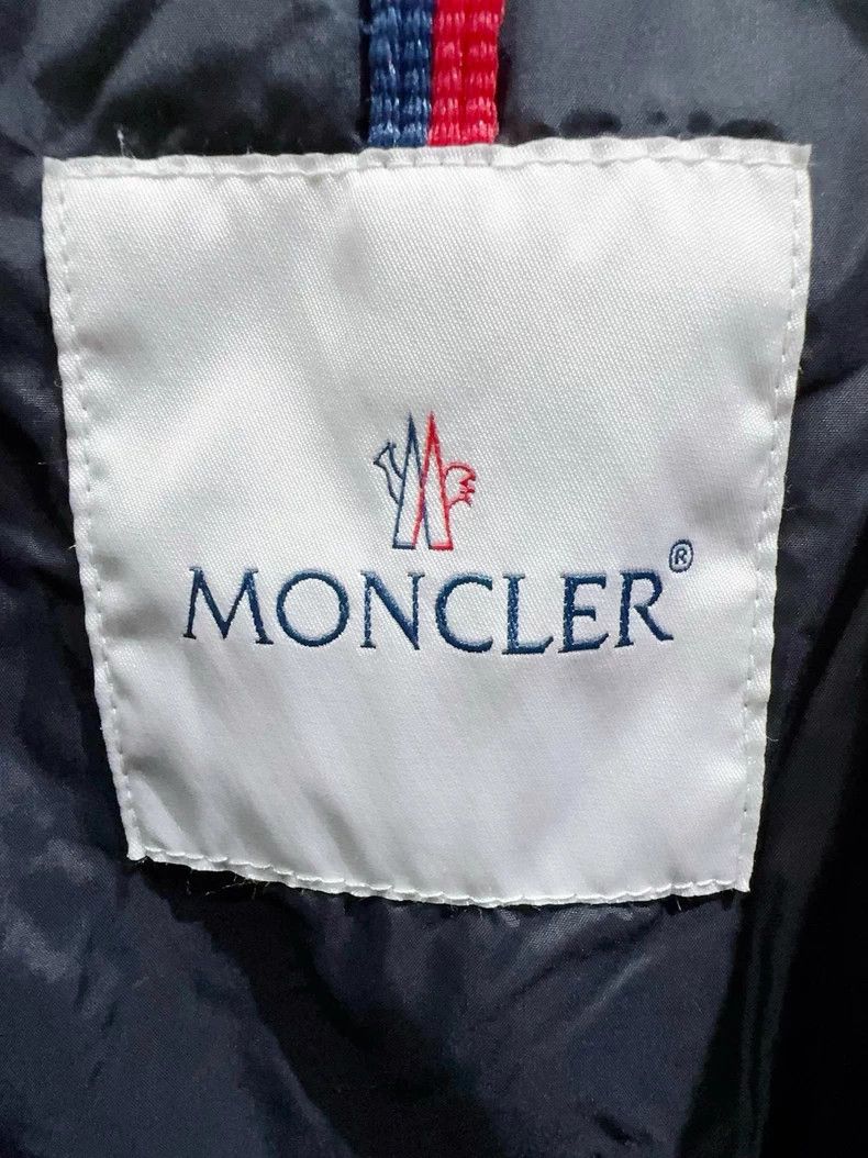 Moncler Moncler Down Jacket in Soft Beige Color Size M / US 6-8 / IT 42-44 - 3 Thumbnail