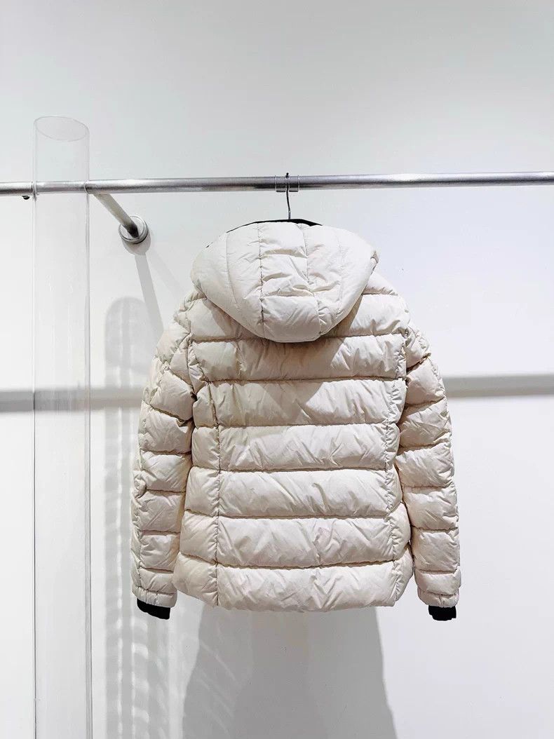 Moncler Moncler Down Jacket in Soft Beige Color Size M / US 6-8 / IT 42-44 - 4 Thumbnail