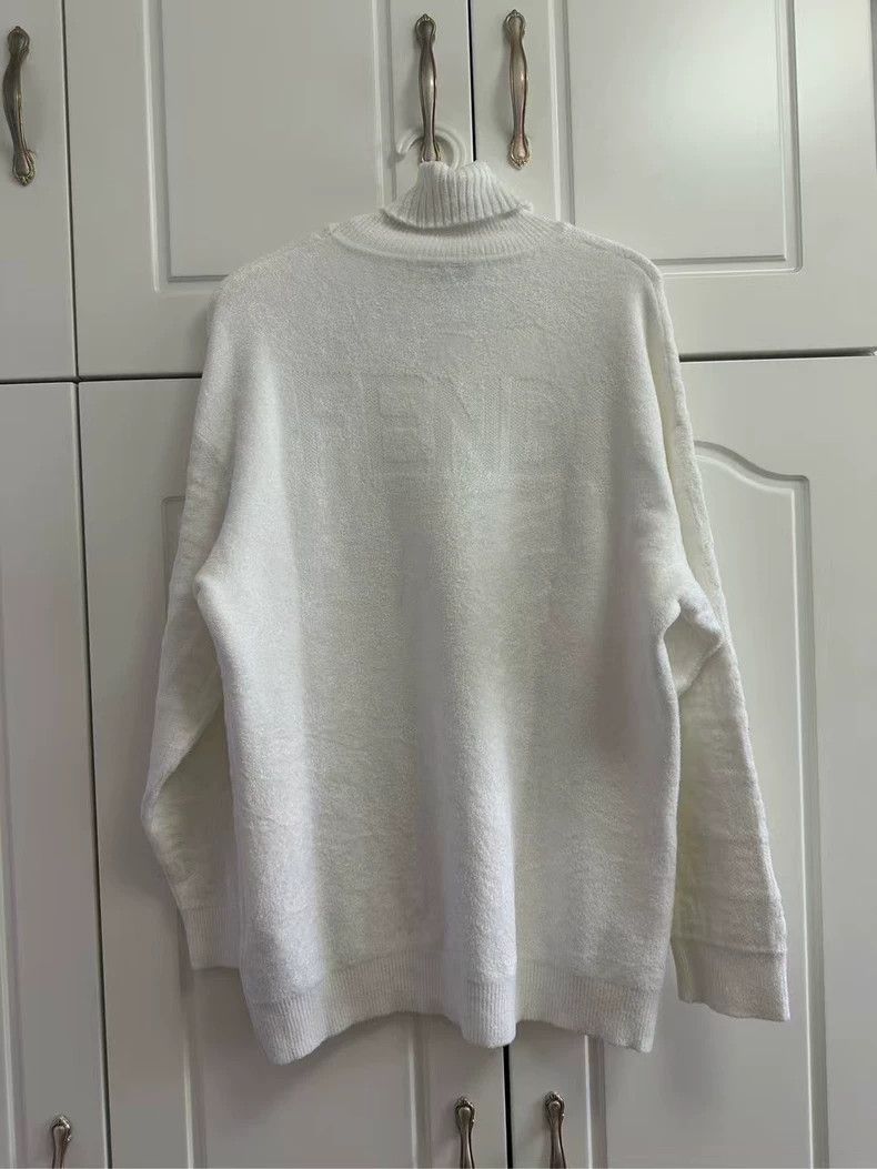 Fendi Fendi Logo High Neck Sweater in White Size M / US 6-8 / IT 42-44 - 2 Thumbnail