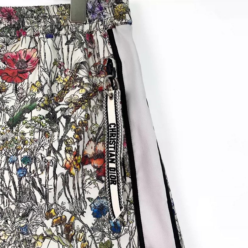 Dior Christian Dior Multi-Color Floral Print Shorts Size 40" / US 18 - 6 Thumbnail