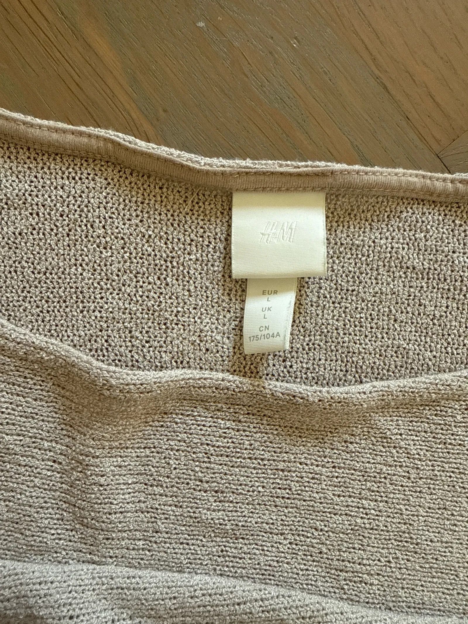 H&M H&M Sweater Size L / US 10 / IT 46 - 2 Thumbnail