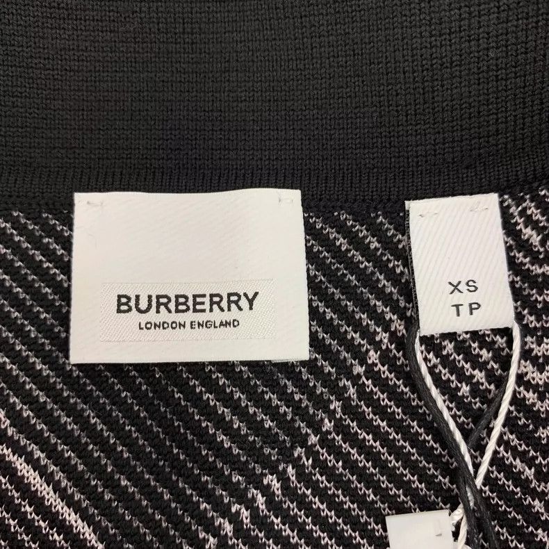 Burberry Burberry Rabbit Year Color-Block Short Dress Size XS / US 0-2 / IT 36-38 - 5 Thumbnail