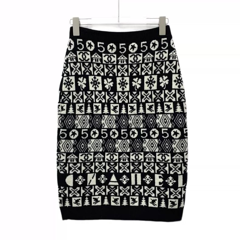Chanel Chanel Black and White Geometric Knit Skirt Size 36" / US 14 / IT 50 - 2 Thumbnail