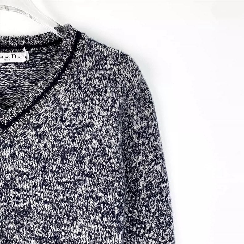 Dior Christian Dior Gray V-Neck Knit Sweater Size XXS / US 00 / IT 34 - 3 Thumbnail