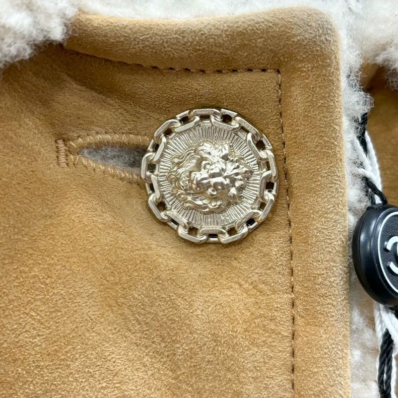 Chanel Chanel Fur-Lined Jacket with Lion Button Size M / US 6-8 / IT 42-44 - 3 Thumbnail