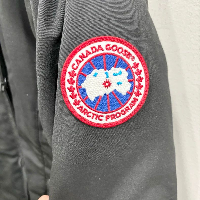 Canada Goose Canada Goose Black Hooded Down Jacket XS Size XS / US 0-2 / IT 36-38 - 3 Thumbnail