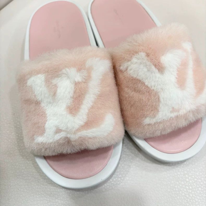 Louis Vuitton LV Pink Fur Slippers Size 38 Size US 8 / IT 38 - 2 Thumbnail