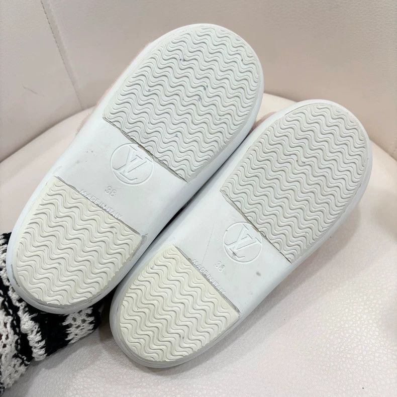 Louis Vuitton LV Pink Fur Slippers Size 38 Size US 8 / IT 38 - 5 Thumbnail
