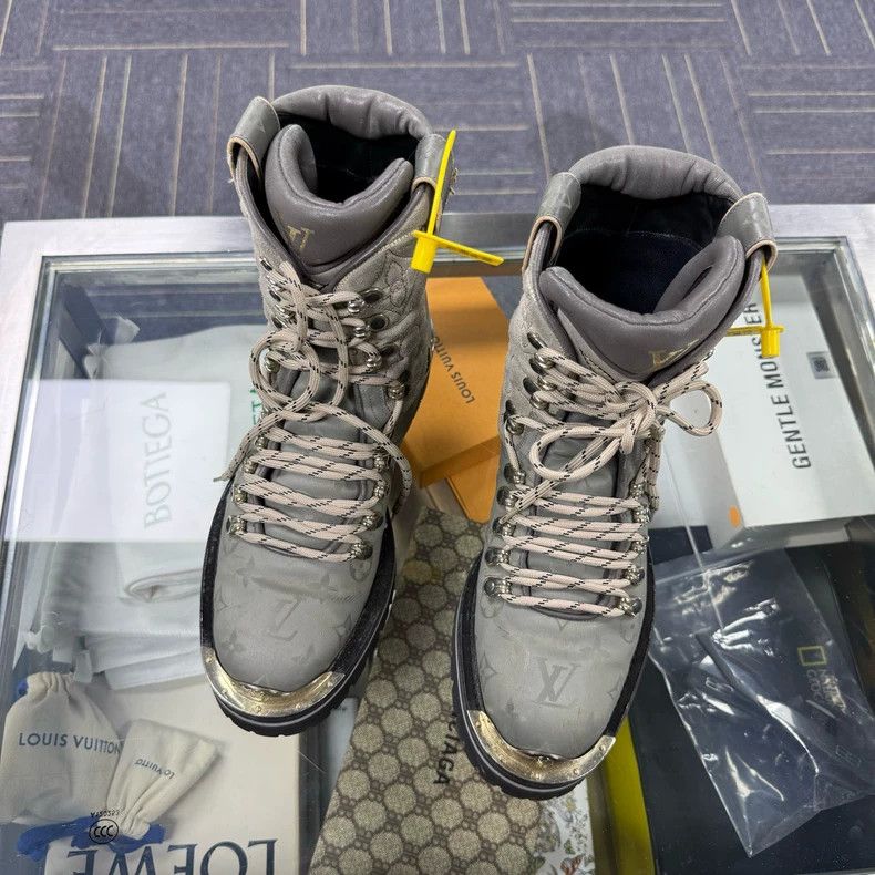 Louis Vuitton LOUIS VUITTON LV Titanium Martin Boots UK5 Size US 7 / IT 37 - 2 Thumbnail