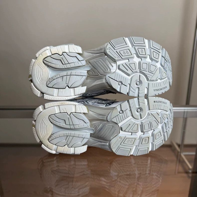Balenciaga Balenciaga Runner Shoes Size 36 Silver Size US 6 / IT 36 - 7 Thumbnail
