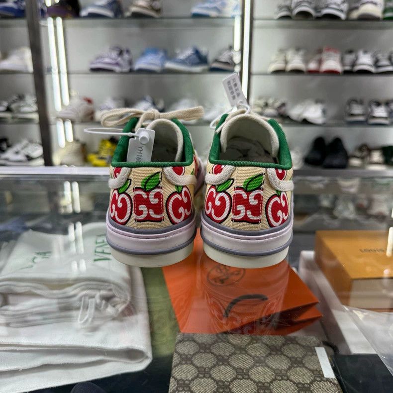 Gucci GUCCI GG Apple Print Canvas Sneakers Size US 6 / IT 36 - 5 Thumbnail