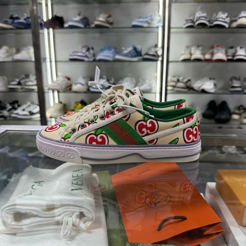 Gucci GUCCI GG Apple Print Canvas Sneakers Size US 6 / IT 36 - 3 Thumbnail