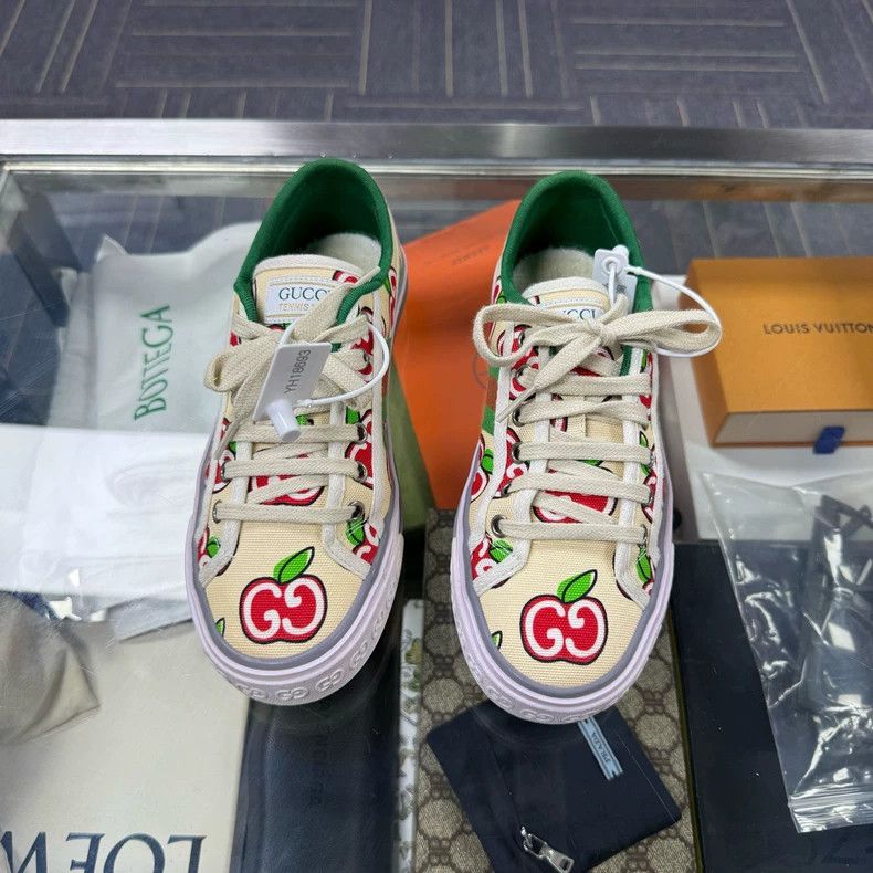 Gucci GUCCI GG Apple Print Canvas Sneakers Size US 6 / IT 36 - 2 Thumbnail