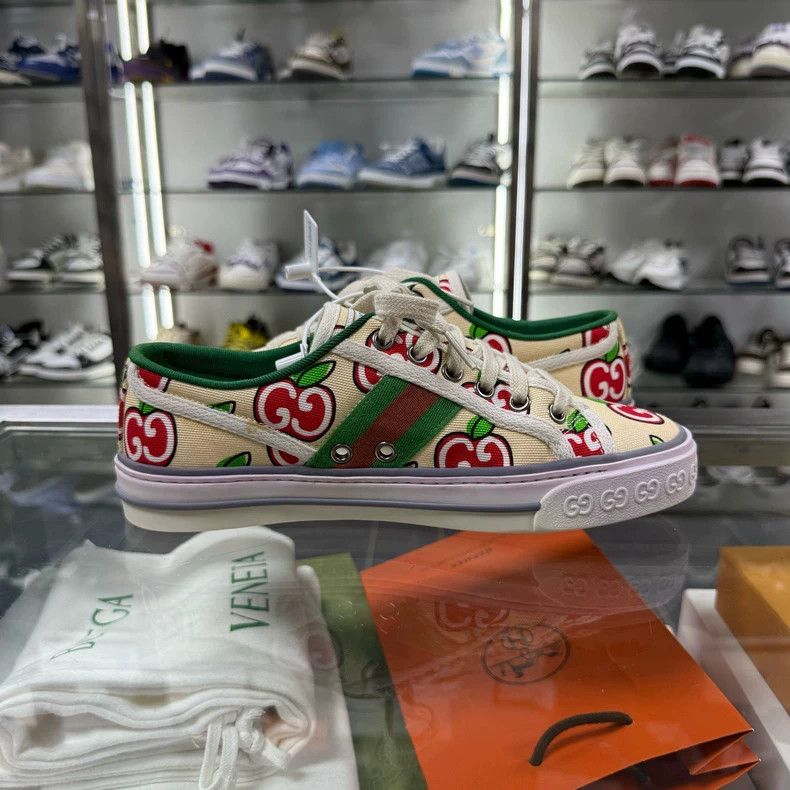 Gucci GUCCI GG Apple Print Canvas Sneakers Size US 6 / IT 36 - 4 Thumbnail