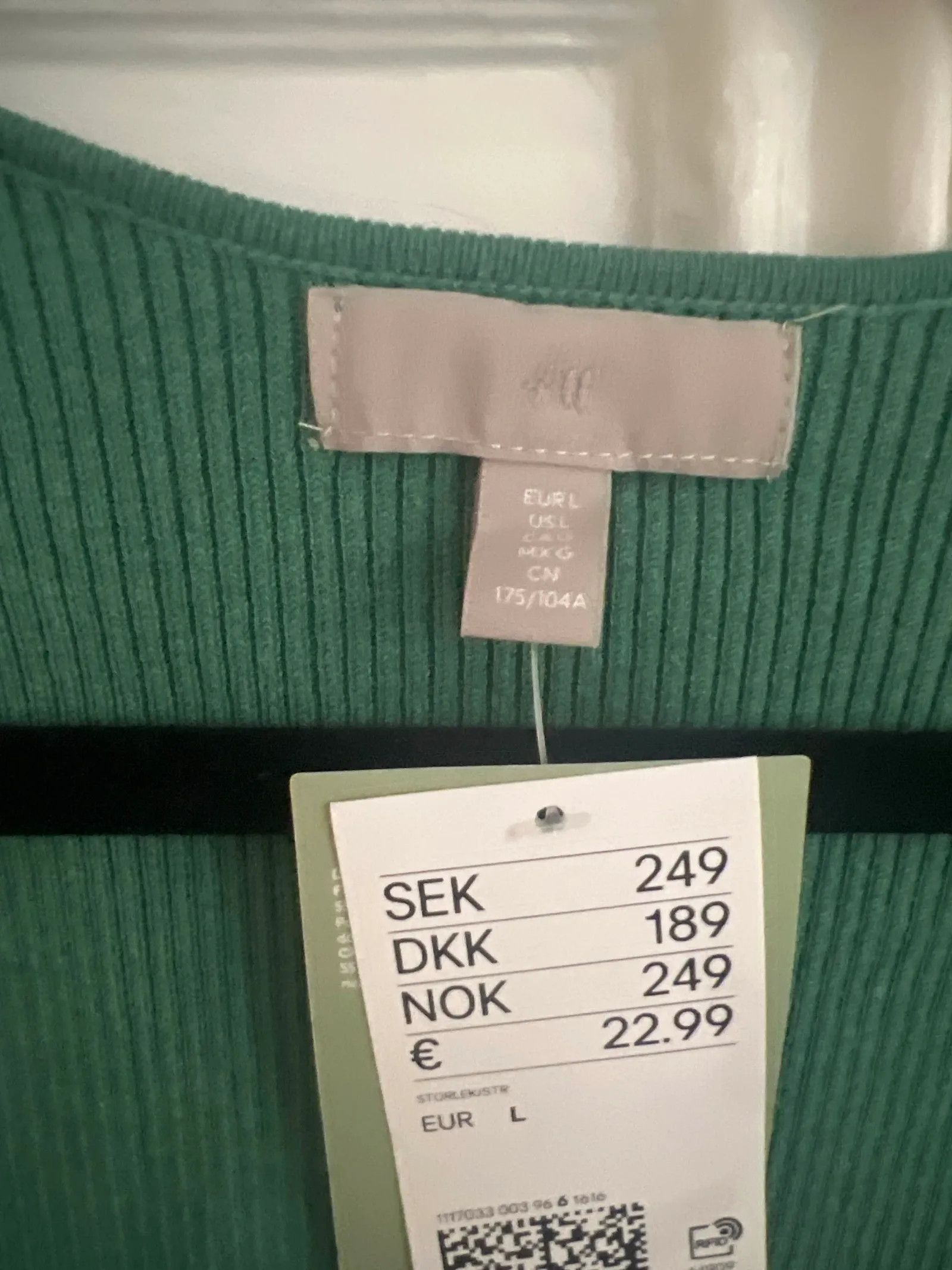 H&M H&M Sweater Size L / US 10 / IT 46 - 2 Thumbnail