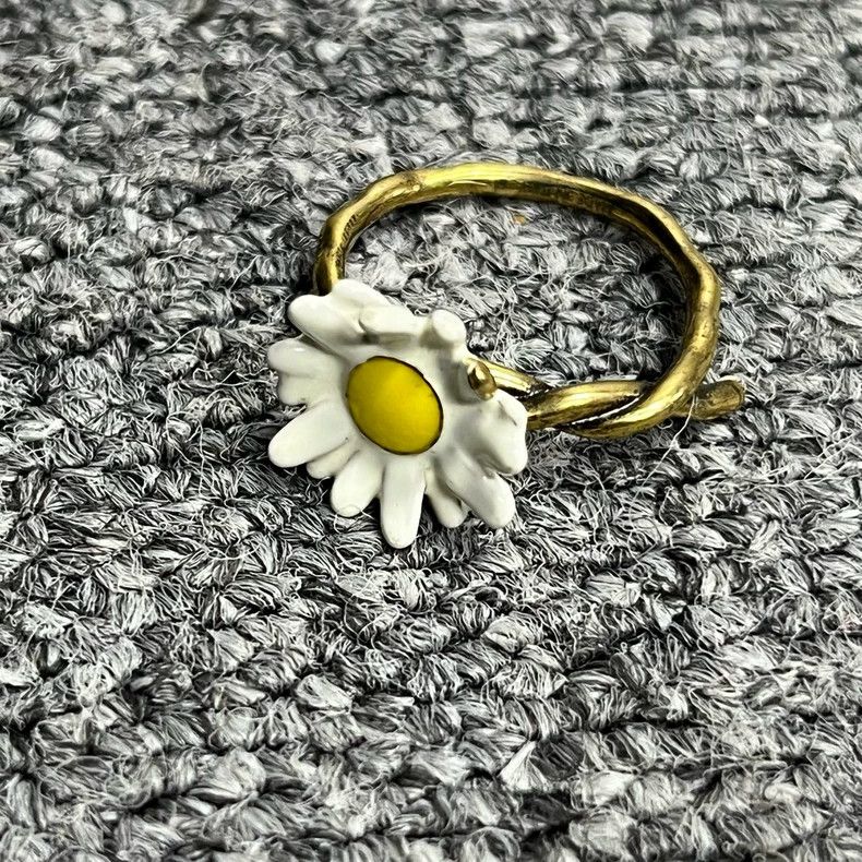 Louis Vuitton Louis Vuitton White Yellow Daisy Ring Set Size ONE SIZE - 6 Thumbnail