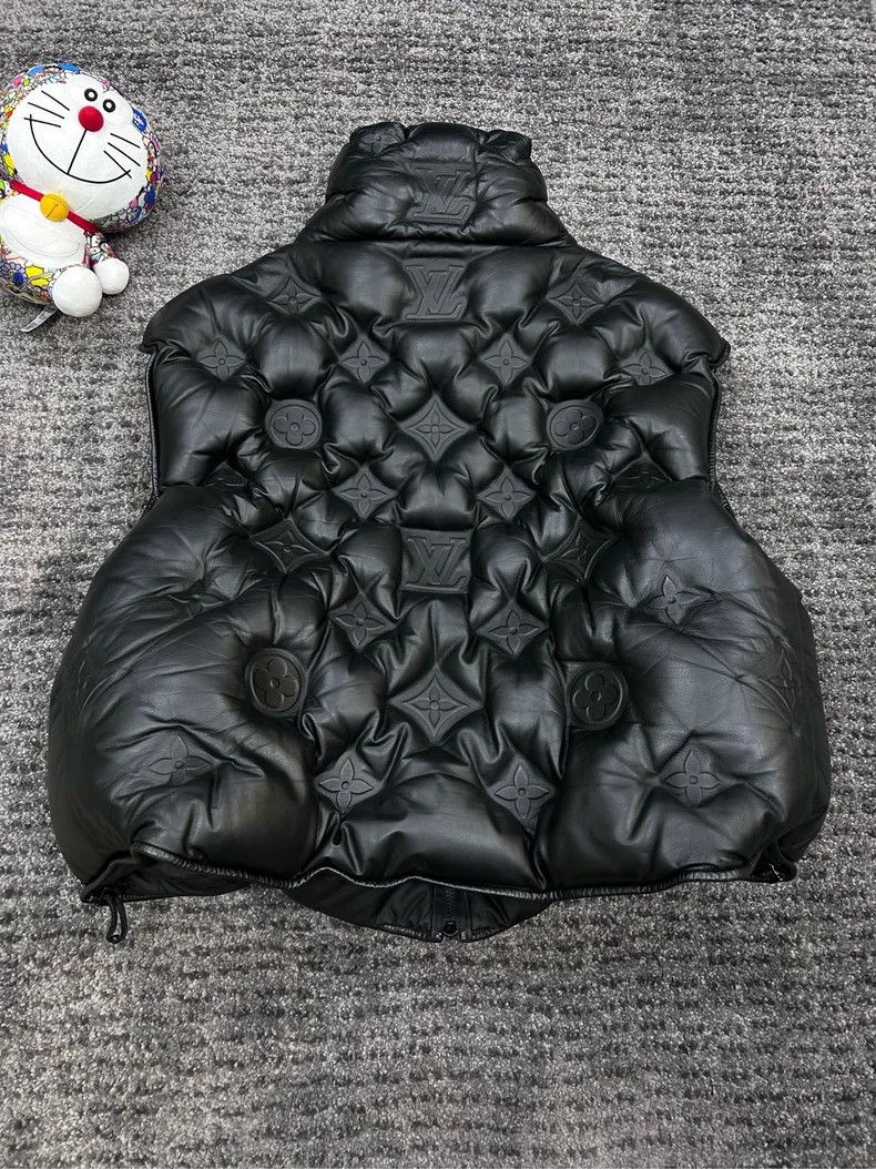 Louis Vuitton Louis Vuitton Black Puffer Vest Size M Size M / US 6-8 / IT 42-44 - 2 Thumbnail