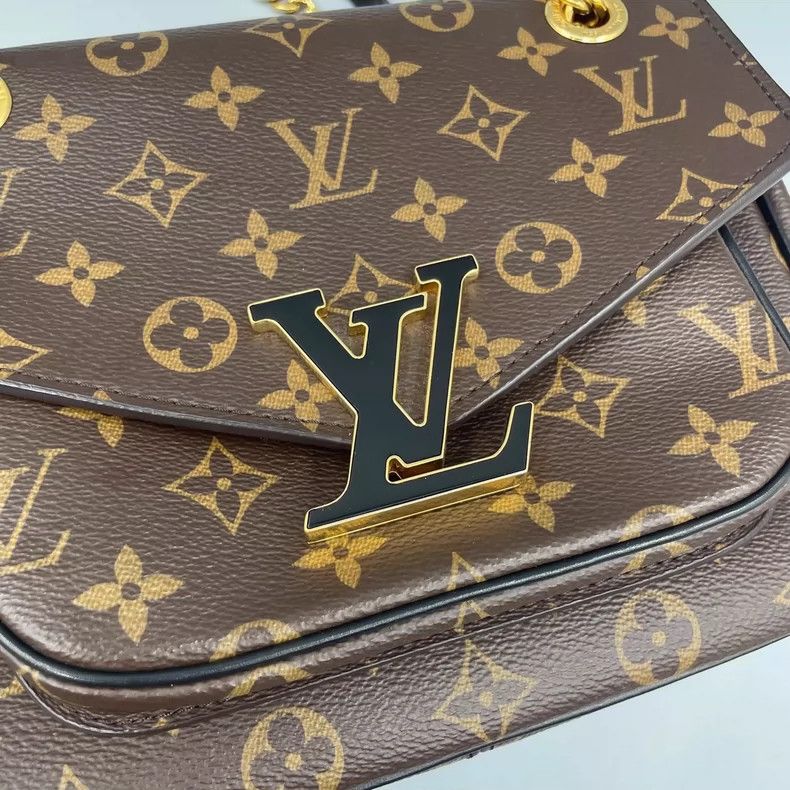 Louis Vuitton Louis Vuitton Passy Enameled Shoulder Bag Size ONE SIZE - 6 Thumbnail