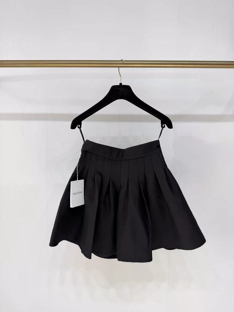 Valentino Valentino Black Pleated Skirt with Tags Size 36" / US 14 / IT 50 - 2 Thumbnail