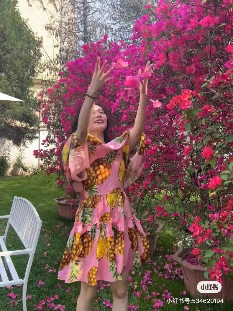 Dolce & Gabbana Pink Pineapple Print Off-Shoulder Dress Size M / US 6-8 / IT 42-44 - 5 Thumbnail
