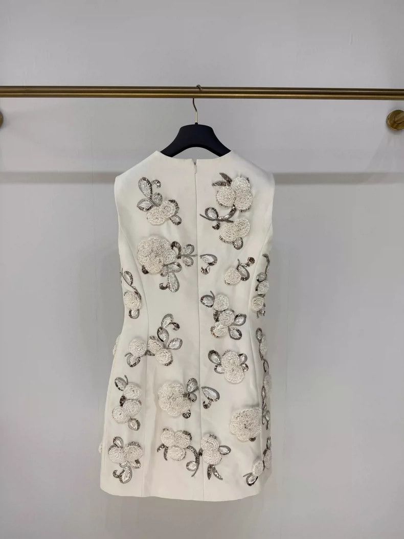 Dior Dior Embroidered Floral Dress with Beads Size M / US 6-8 / IT 42-44 - 2 Thumbnail