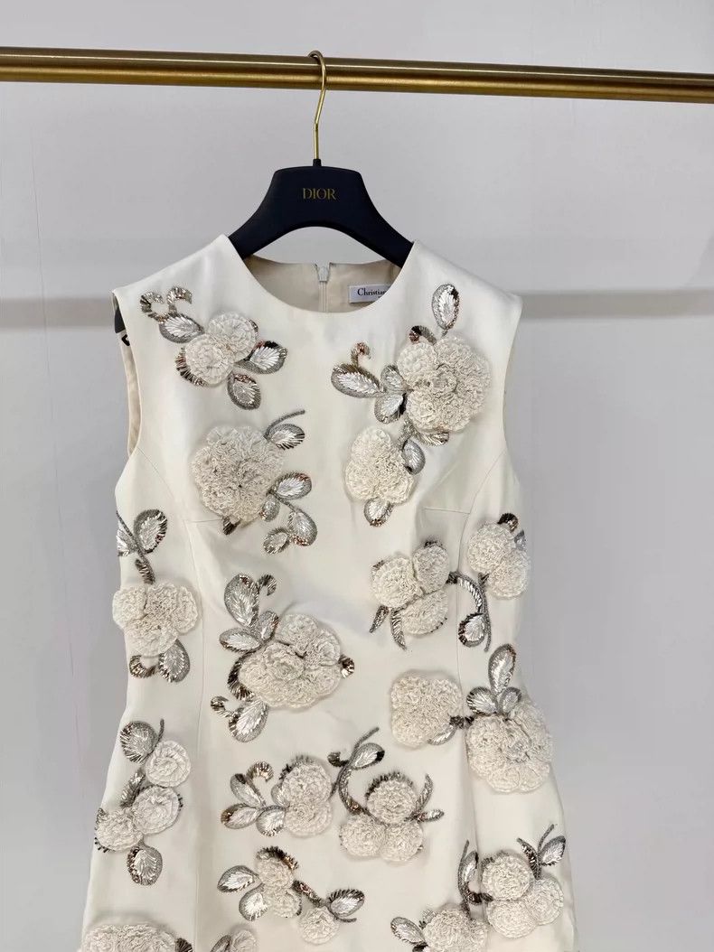 Dior Dior Embroidered Floral Dress with Beads Size M / US 6-8 / IT 42-44 - 3 Thumbnail