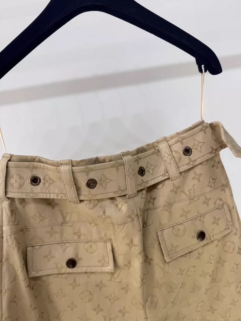 Louis Vuitton New LV Khaki Logo Women's Long Pants Size 34" / US 12 / IT 48 - 4 Thumbnail