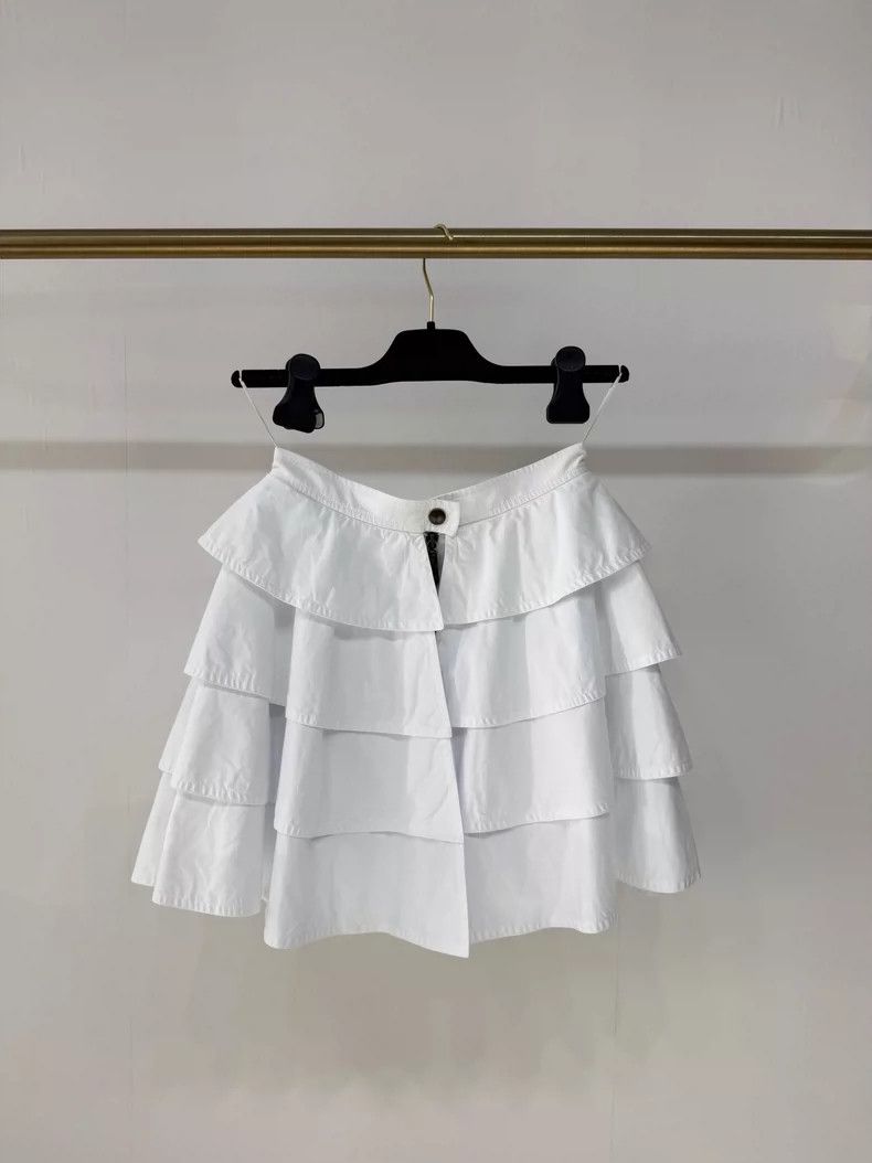 Louis Vuitton White Ruffled Cake Skirt in Size 34 Size 34" / US 12 / IT 48 - 2 Thumbnail