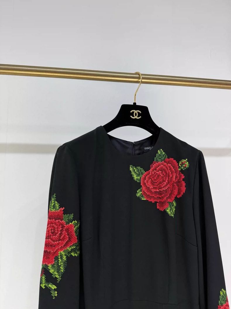Dolce & Gabbana DG Dolce Gabbana Rose Embroidered Dress Size M / US 6-8 / IT 42-44 - 4 Thumbnail