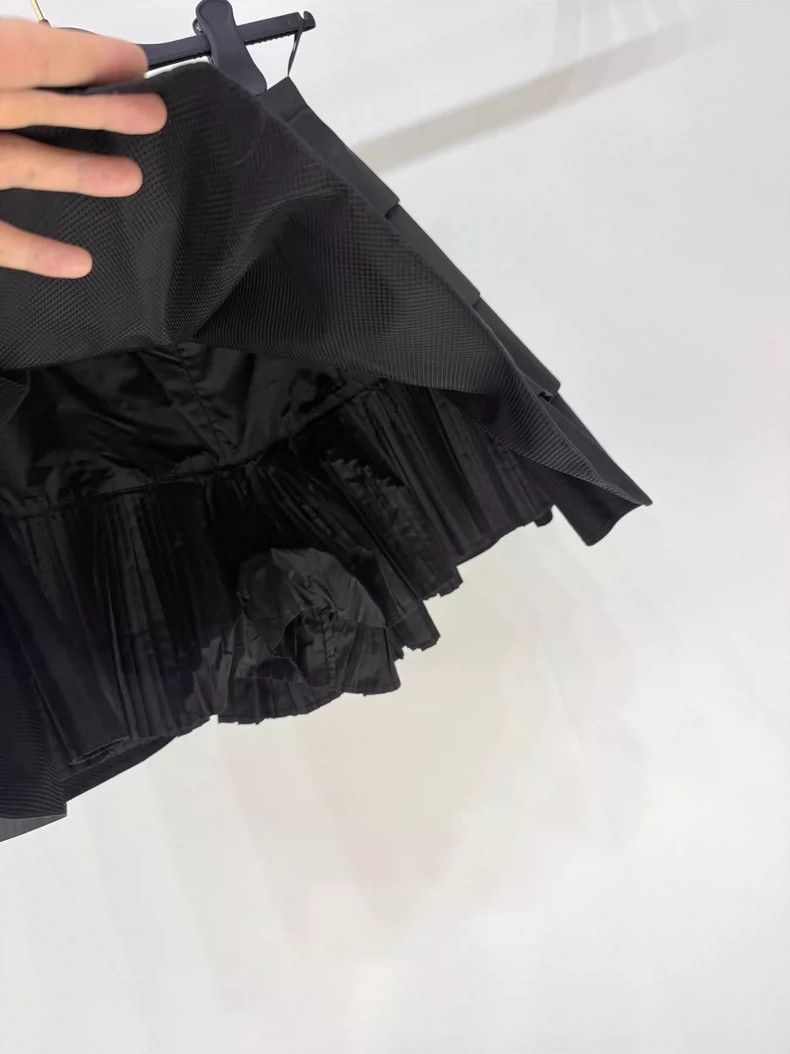 Louis Vuitton Sweet Cake Skirt from Louis Vuitton Size 34" / US 12 / IT 48 - 4 Thumbnail