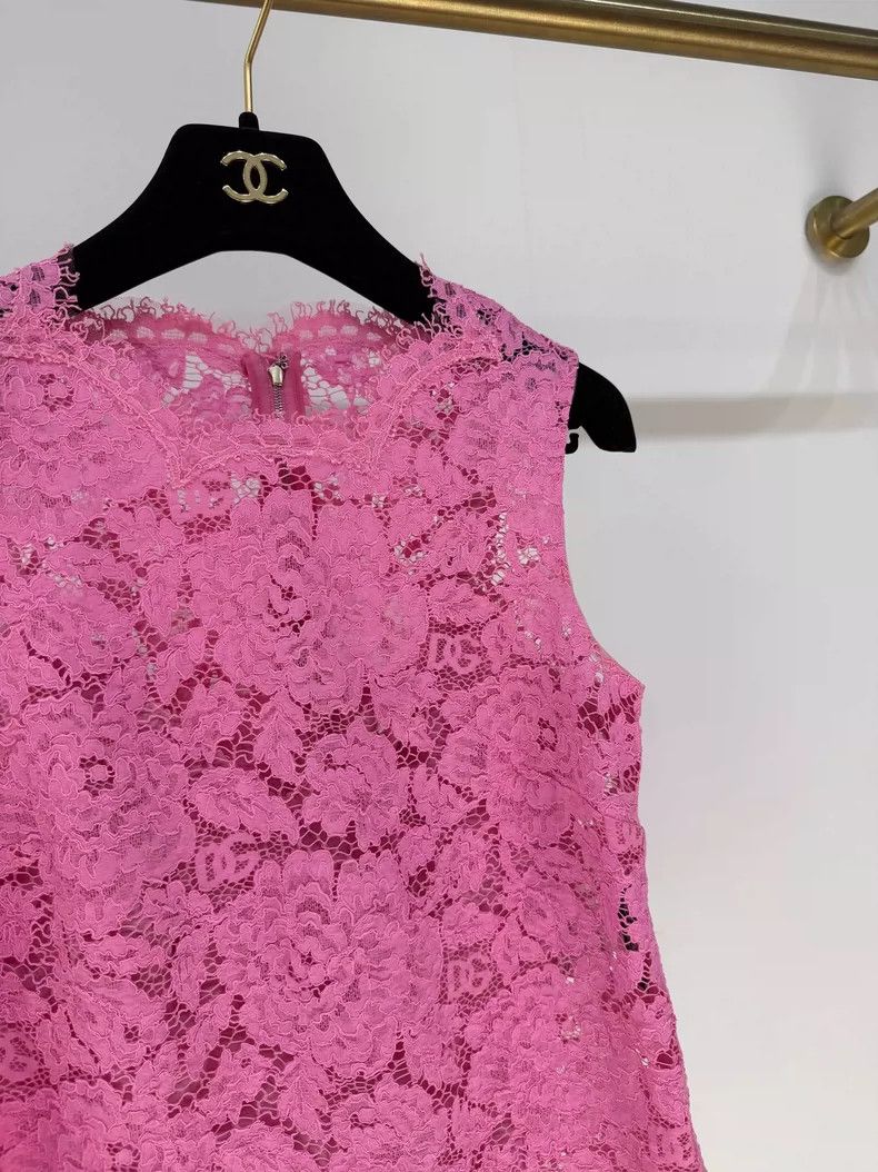 Dolce & Gabbana New Dolce & Gabbana Pink Lace Top Size S / US 4 / IT 40 - 3 Thumbnail