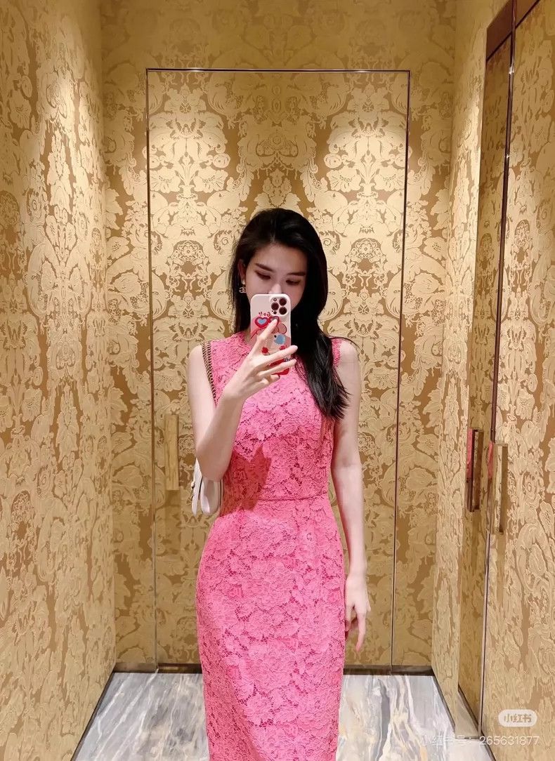 Dolce & Gabbana New Dolce & Gabbana Pink Lace Top Size S / US 4 / IT 40 - 6 Thumbnail