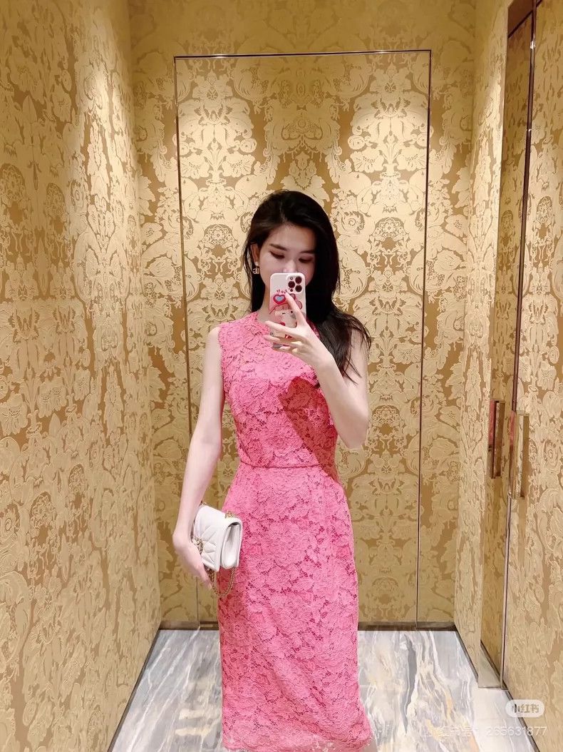 Dolce & Gabbana New Dolce & Gabbana Pink Lace Top Size S / US 4 / IT 40 - 7 Thumbnail