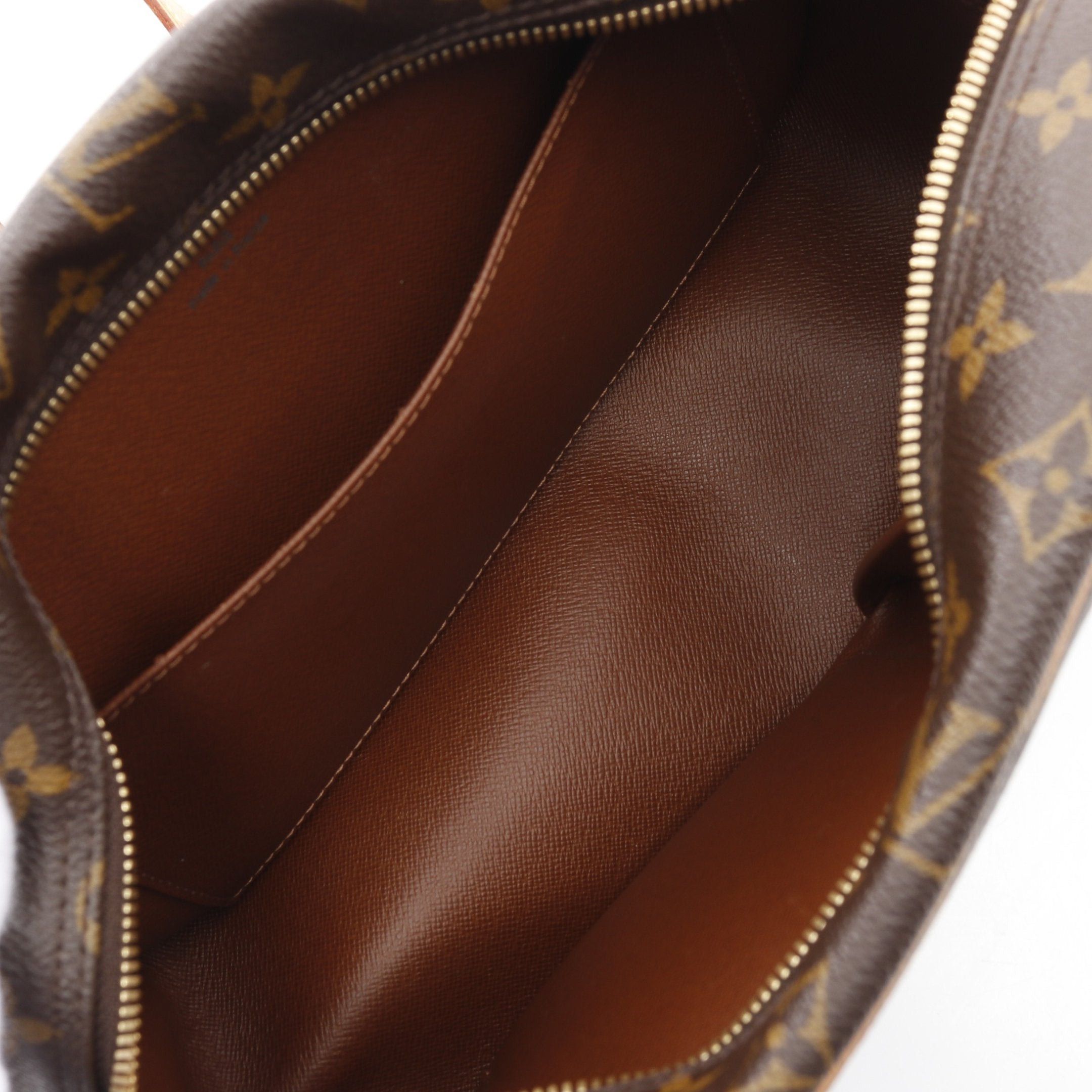 Louis Vuitton Louis Vuitton Cite Mm Monogram Shoulder Bag Leather Brown Size ONE SIZE - 3 Thumbnail