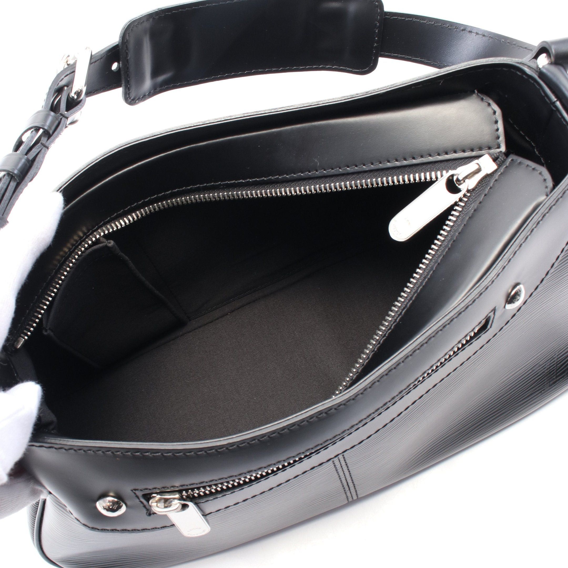 Louis Vuitton Louis Vuitton Turen Pm Epi Noir Shoulder Bag Leather Black Size ONE SIZE - 3 Thumbnail