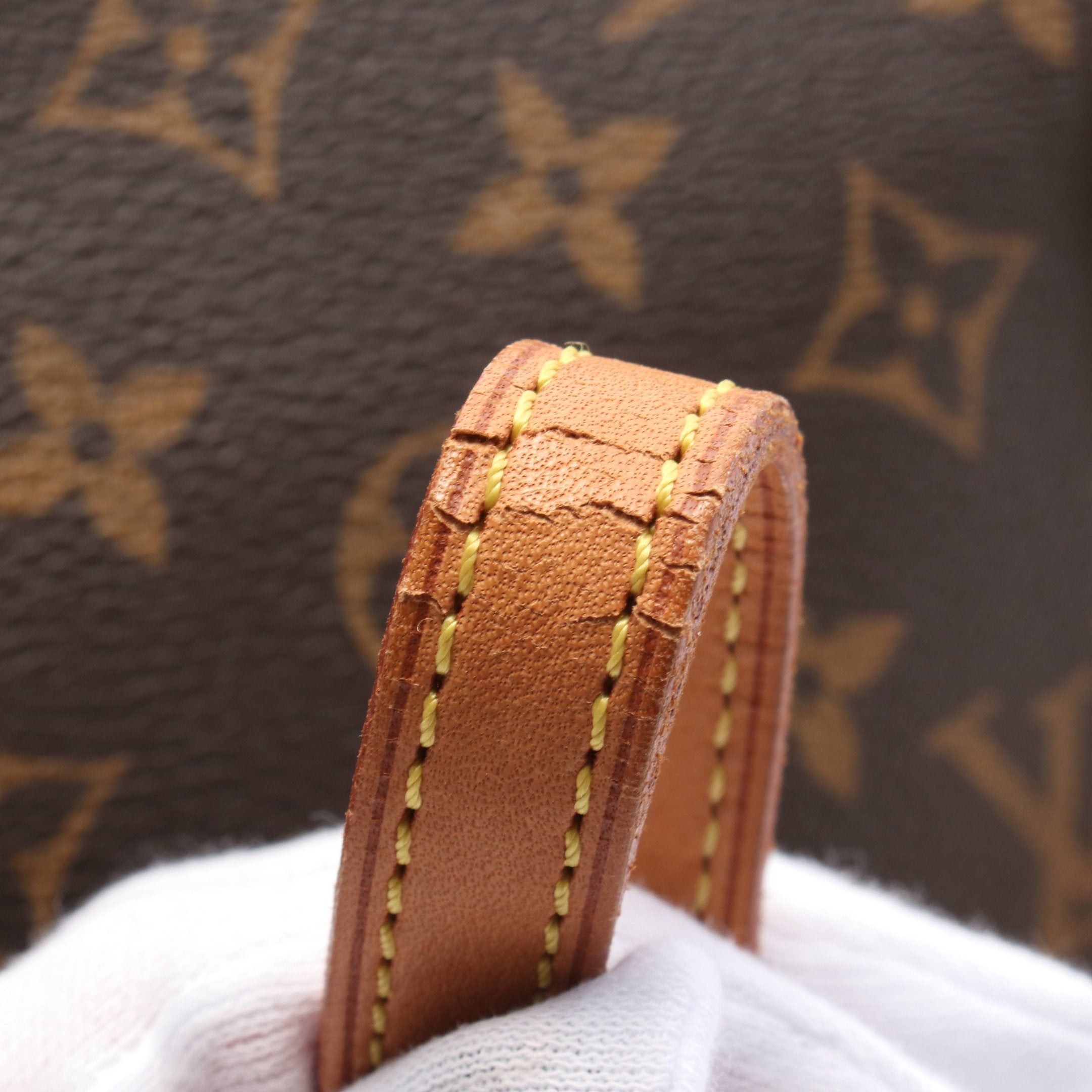 Louis Vuitton Louis Vuitton Papillon 30 Monogram Handbag Leather Brown Size ONE SIZE - 7 Thumbnail
