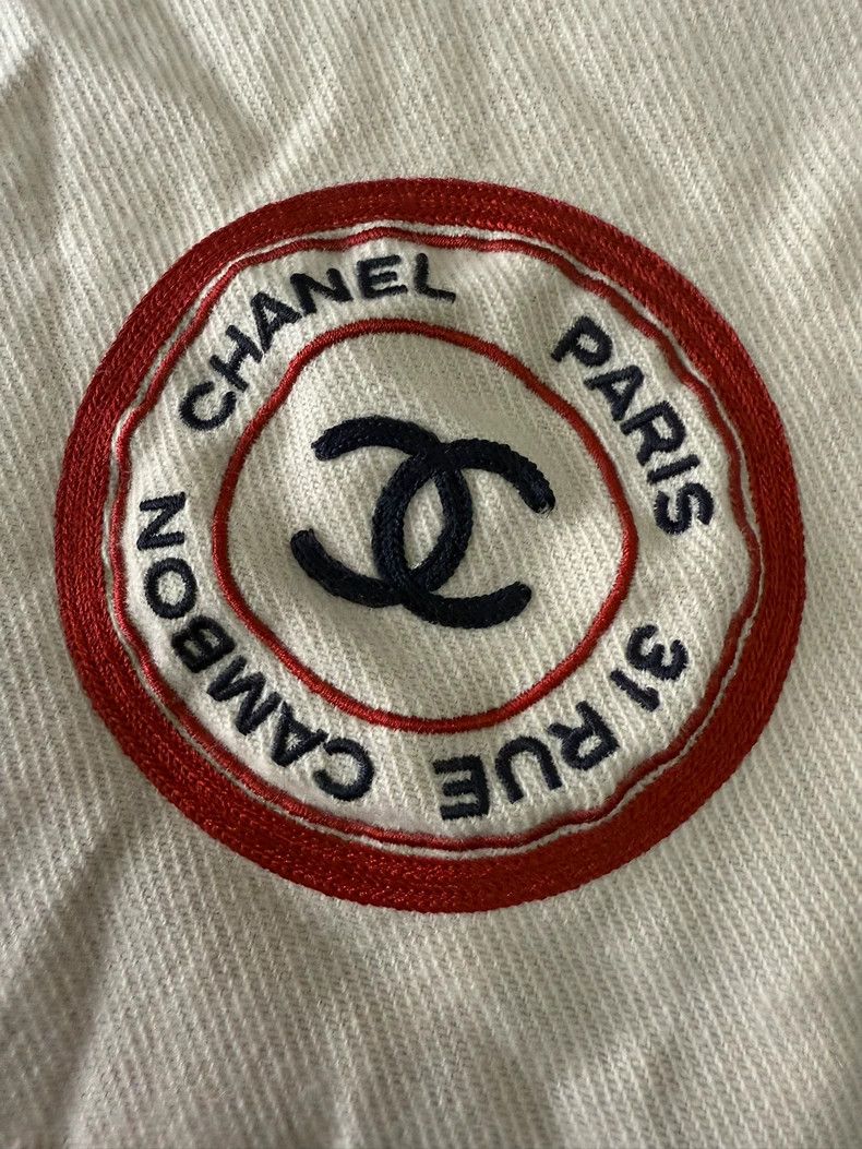 Chanel Chanel Cashmere Scarf with Logo Badge Size ONE SIZE - 2 Thumbnail