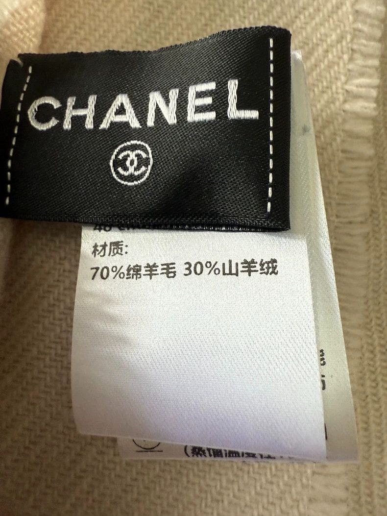Chanel Chanel Cashmere Scarf with Logo Badge Size ONE SIZE - 3 Thumbnail