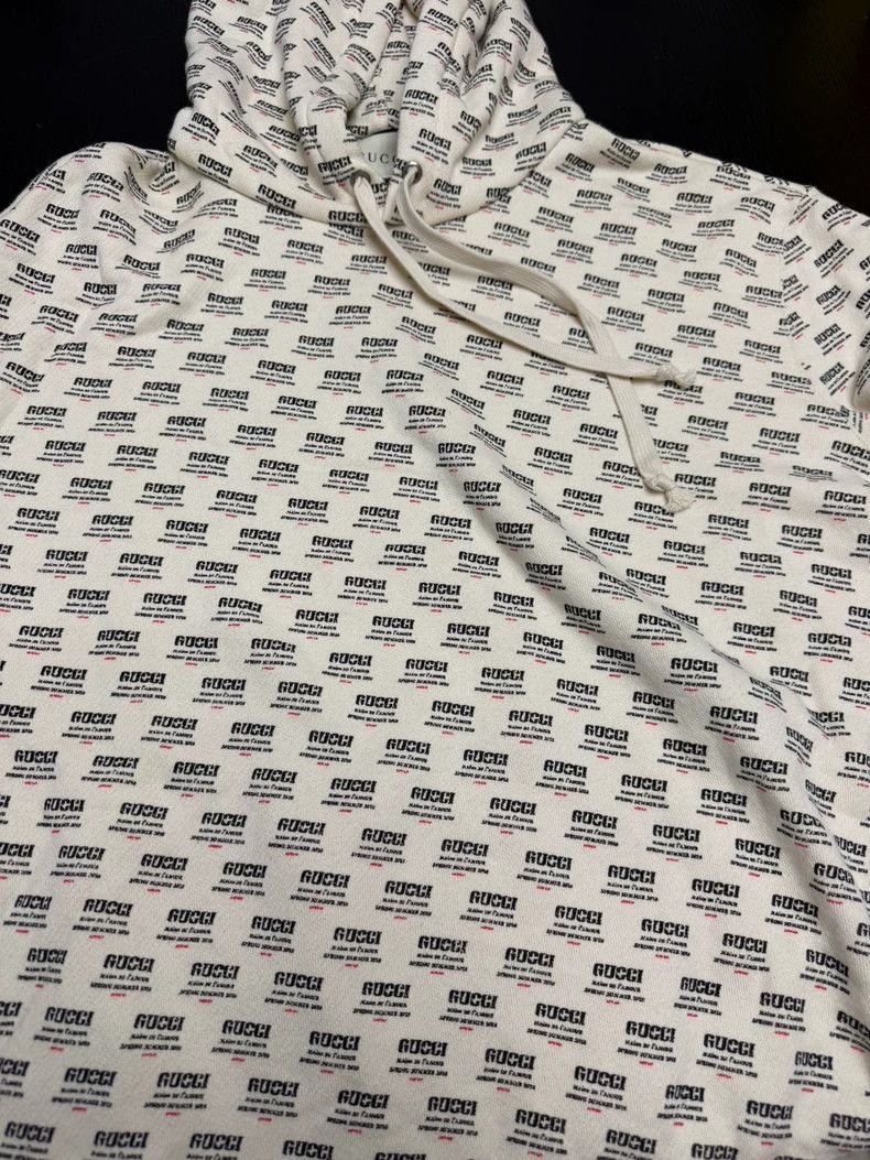 Gucci Gucci Logo Printed Hoodie in Excellent Condition Size US L / EU 52-54 / 3 - 5 Thumbnail