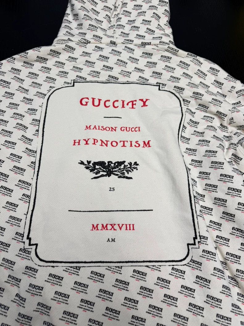 Gucci Gucci Logo Printed Hoodie in Excellent Condition Size US L / EU 52-54 / 3 - 8 Thumbnail