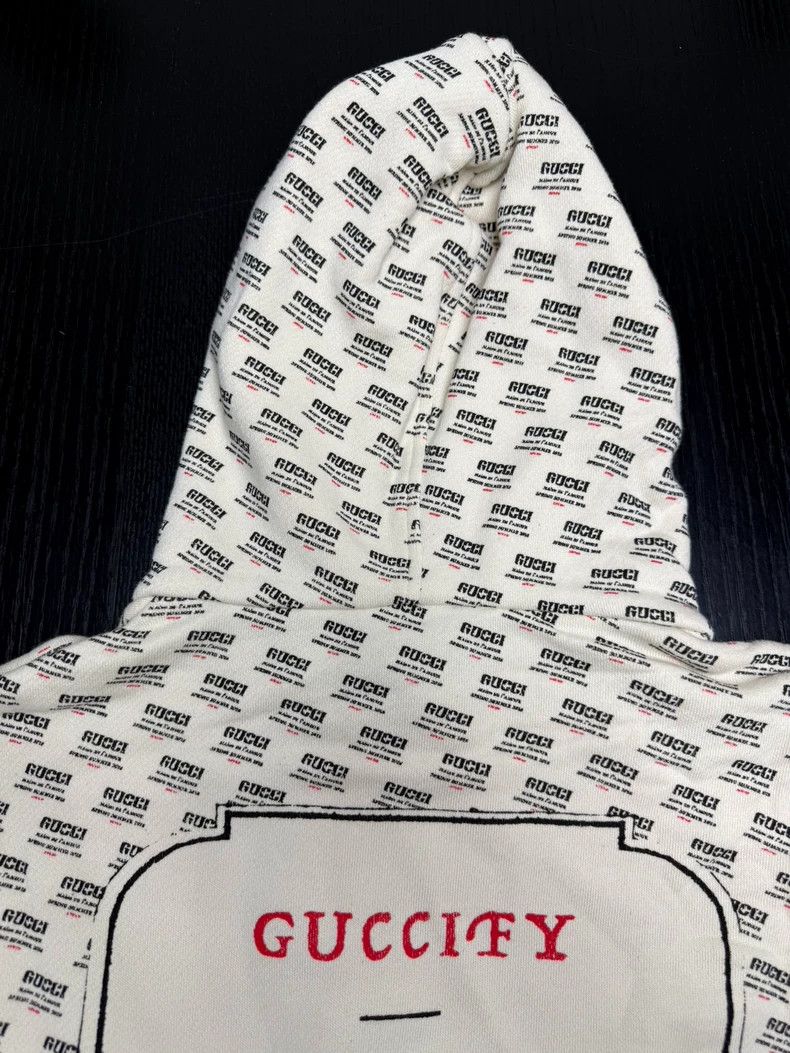 Gucci Gucci Logo Printed Hoodie in Excellent Condition Size US L / EU 52-54 / 3 - 9 Thumbnail