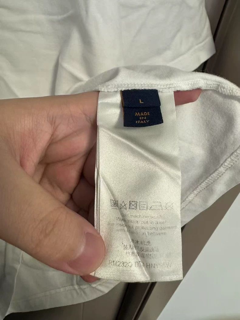 Louis Vuitton Louis Vuitton Embossed Logo Short Sleeve T-Shirt Size US L / EU 52-54 / 3 - 4 Thumbnail
