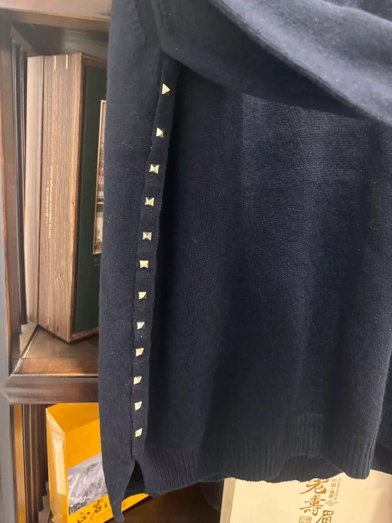 Valentino Valentino Cashmere Classic Sweater with Studs Size US M / EU 48-50 / 2 - 4 Thumbnail