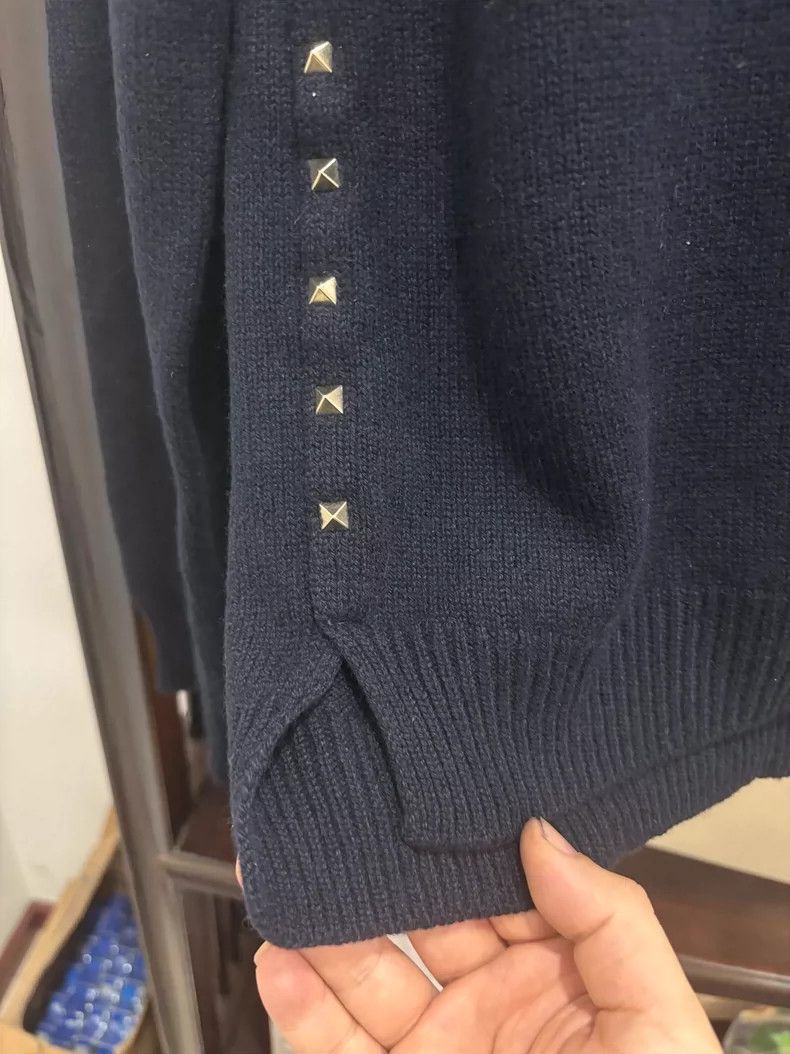 Valentino Valentino Cashmere Classic Sweater with Studs Size US M / EU 48-50 / 2 - 3 Thumbnail