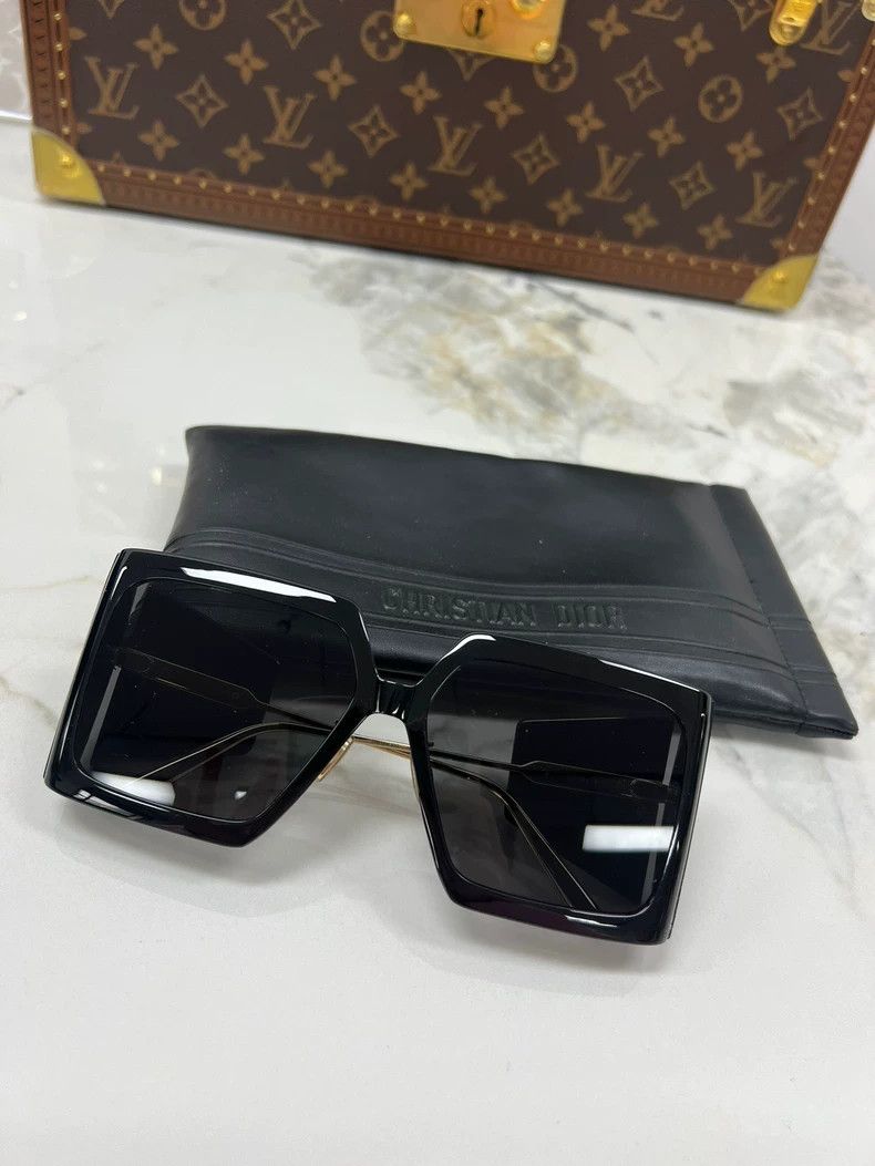 Dior Dior Sunglasses with Case, Cool Design Size ONE SIZE - 4 Thumbnail