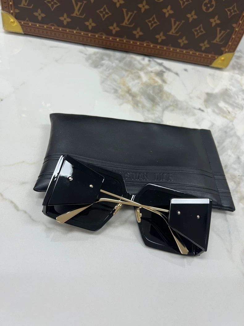 Dior Dior Sunglasses with Case, Cool Design Size ONE SIZE - 5 Thumbnail