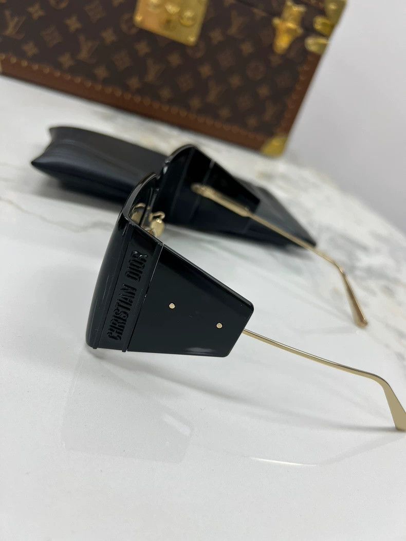 Dior Dior Sunglasses with Case, Cool Design Size ONE SIZE - 6 Thumbnail