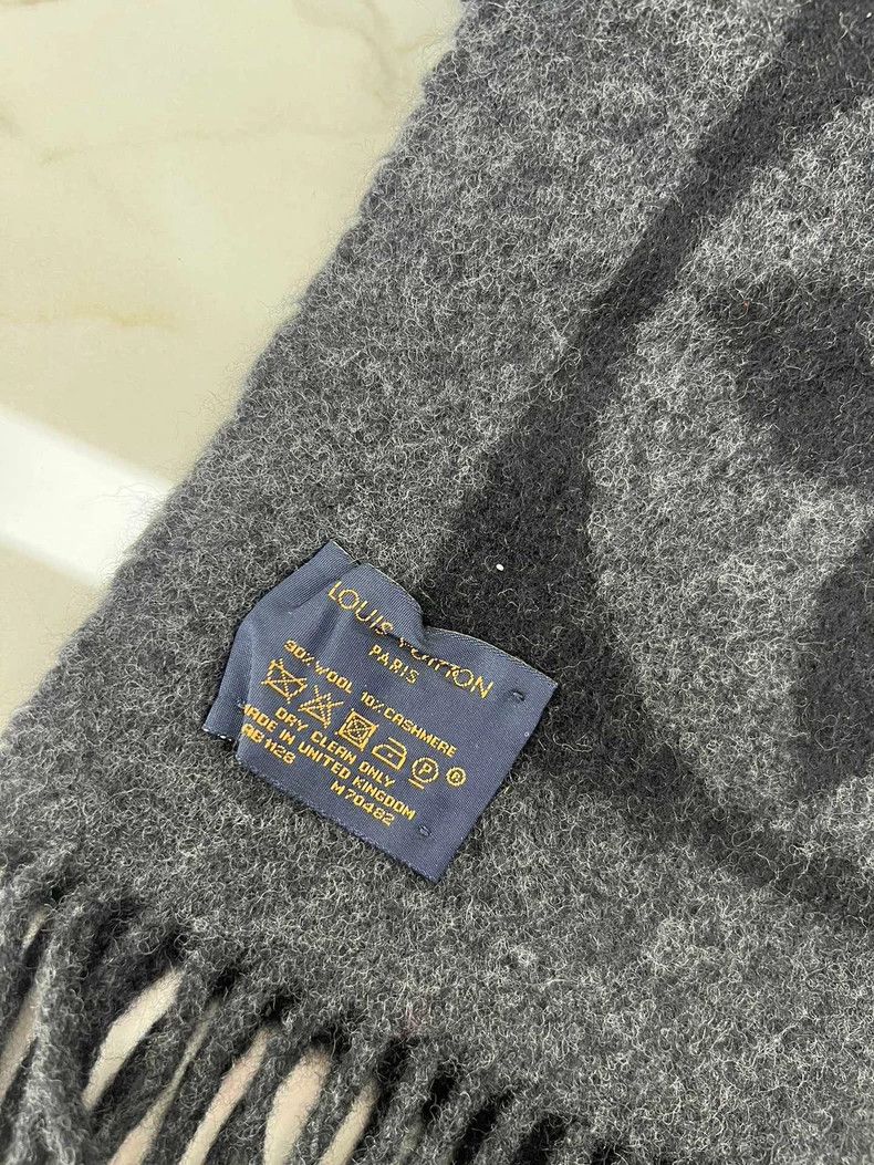 Louis Vuitton Super New LV Wool Cashmere Scarf Size ONE SIZE - 4 Thumbnail