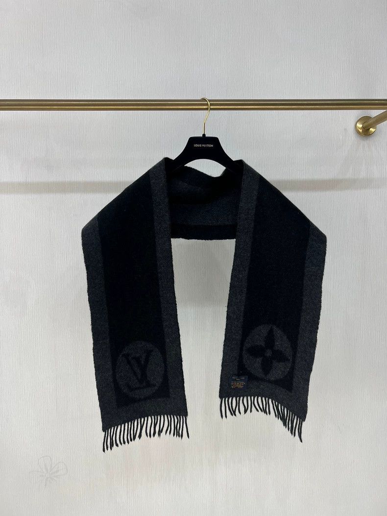Louis Vuitton Super New LV Wool Cashmere Scarf Size ONE SIZE - 2 Thumbnail