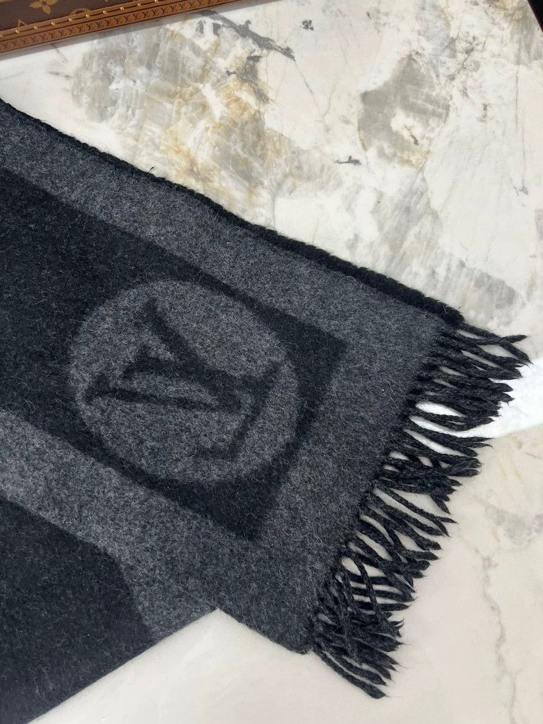 Louis Vuitton Super New LV Wool Cashmere Scarf Size ONE SIZE - 3 Thumbnail